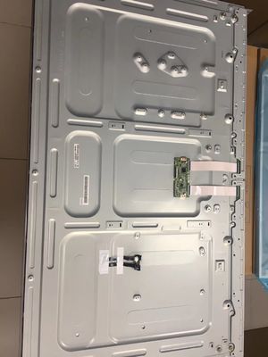 Un buon prezzo. 55 pollici 3840*2160 pixel Monitor LCD ad alta risoluzione con 500cd/m2 Luminosità per schermi professionali in linea