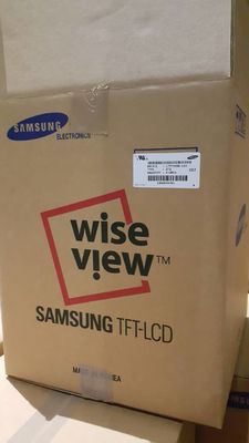 Un buon prezzo. Monitor LCD da scrivania SAMSUNG da 15